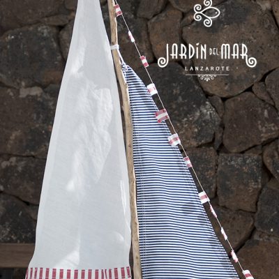 driftwood sailboat handmade in lanzarote by Jardindelmar.es