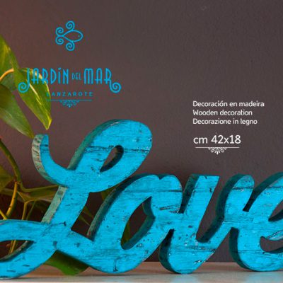 Wooden sign "love" handmade cutted and painted on recycled wood - Jardin del Mar