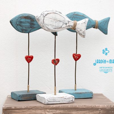 Recycled wooden fishes home decoration