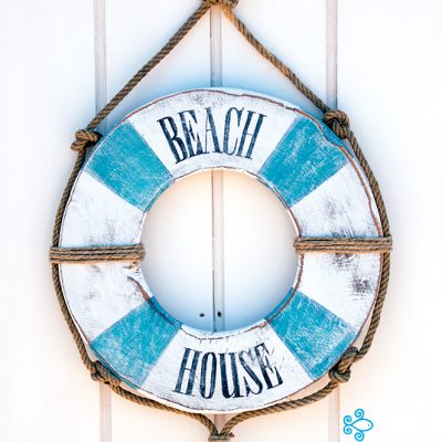 Recycled wooden lifebelt handmade painted "Beach House" - Jardin del Mar